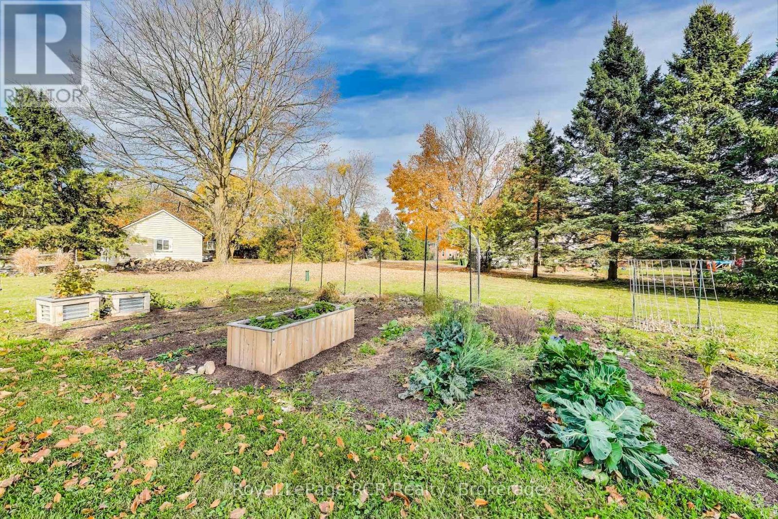 












726004 22B SIDE ROAD

,
Grey Highlands,




Ontario
N4L1W6

