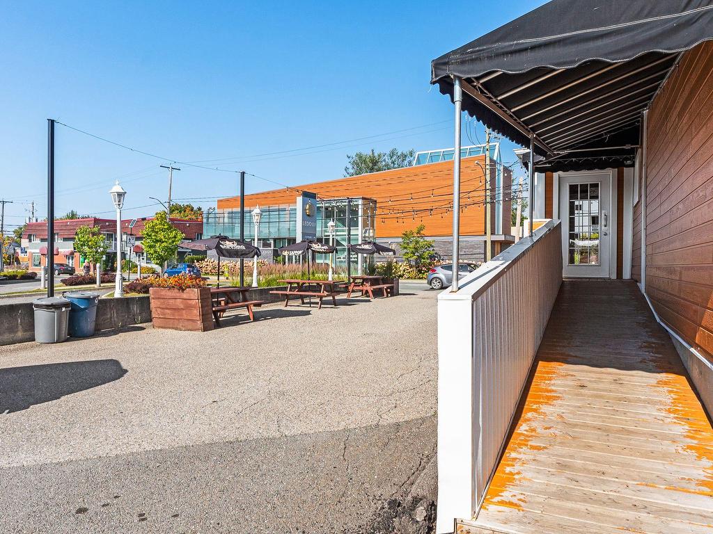 









196


Rue Sherbrooke

,
Magog,




QC
J1X2R6

