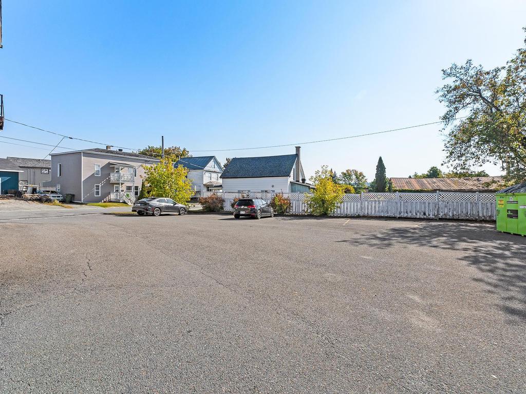









196


Rue Sherbrooke

,
Magog,




QC
J1X2R6

