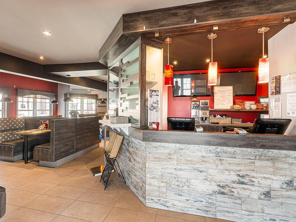 









196


Rue Sherbrooke

,
Magog,




QC
J1X2R6


