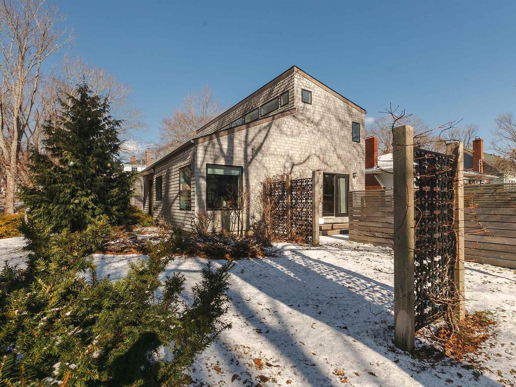 












911 Greenwood Avenue

,
Halifax,




NS
B2H 3L1


