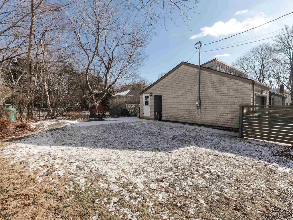 












911 Greenwood Avenue

,
Halifax,




NS
B2H 3L1

