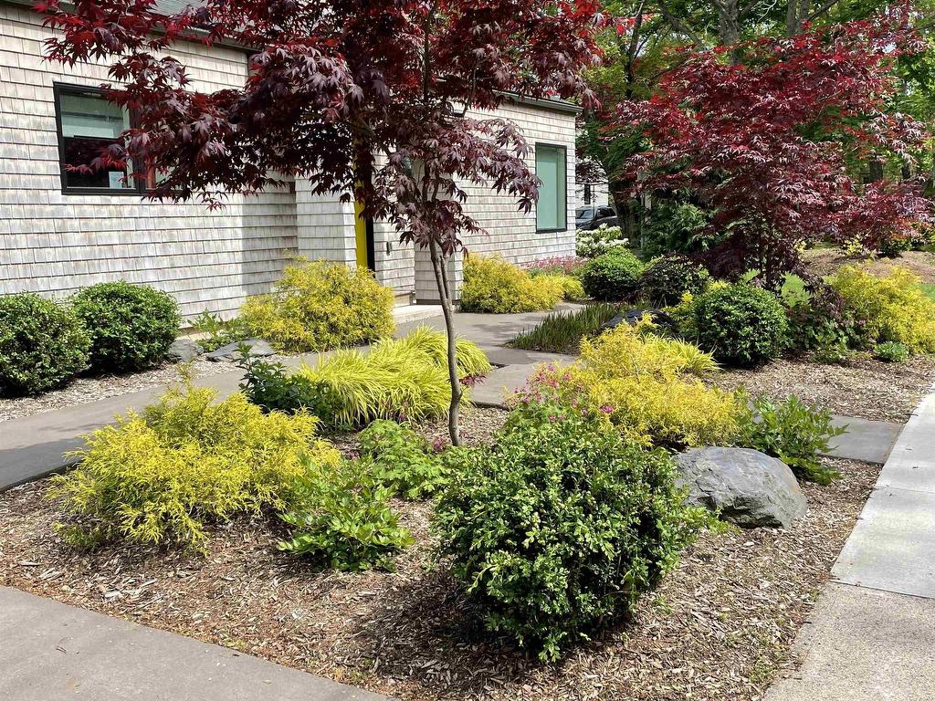












911 Greenwood Avenue

,
Halifax,




NS
B2H 3L1

