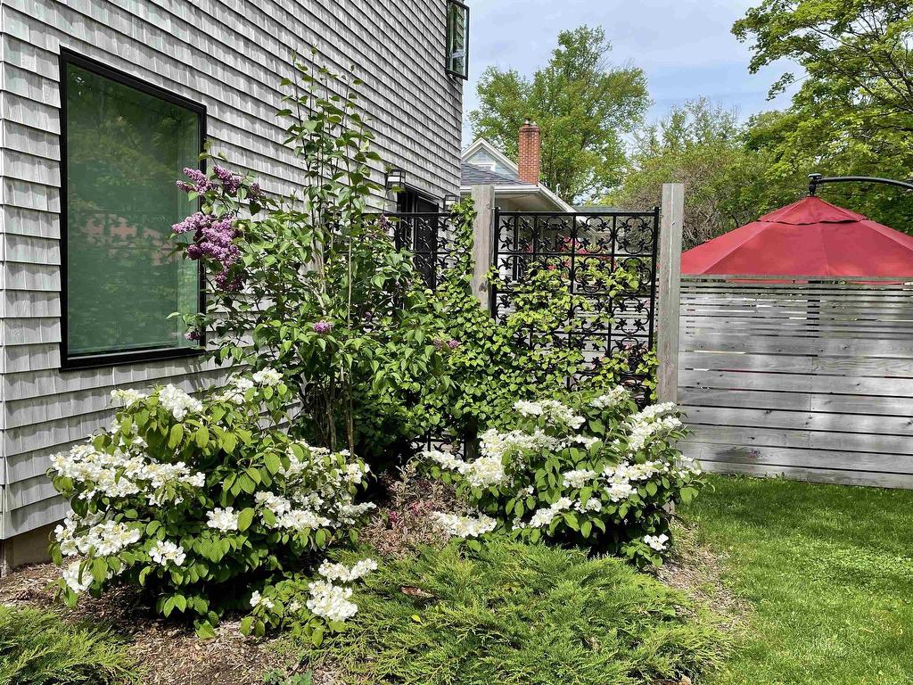 












911 Greenwood Avenue

,
Halifax,




NS
B2H 3L1

