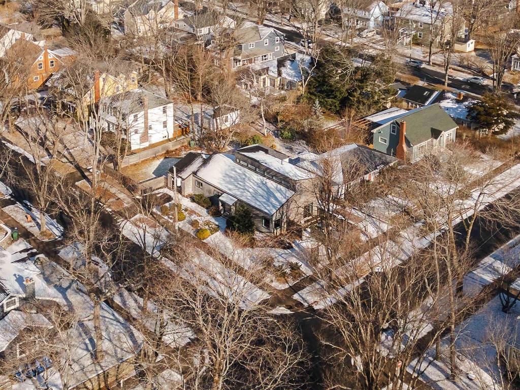 












911 Greenwood Avenue

,
Halifax,




NS
B2H 3L1

