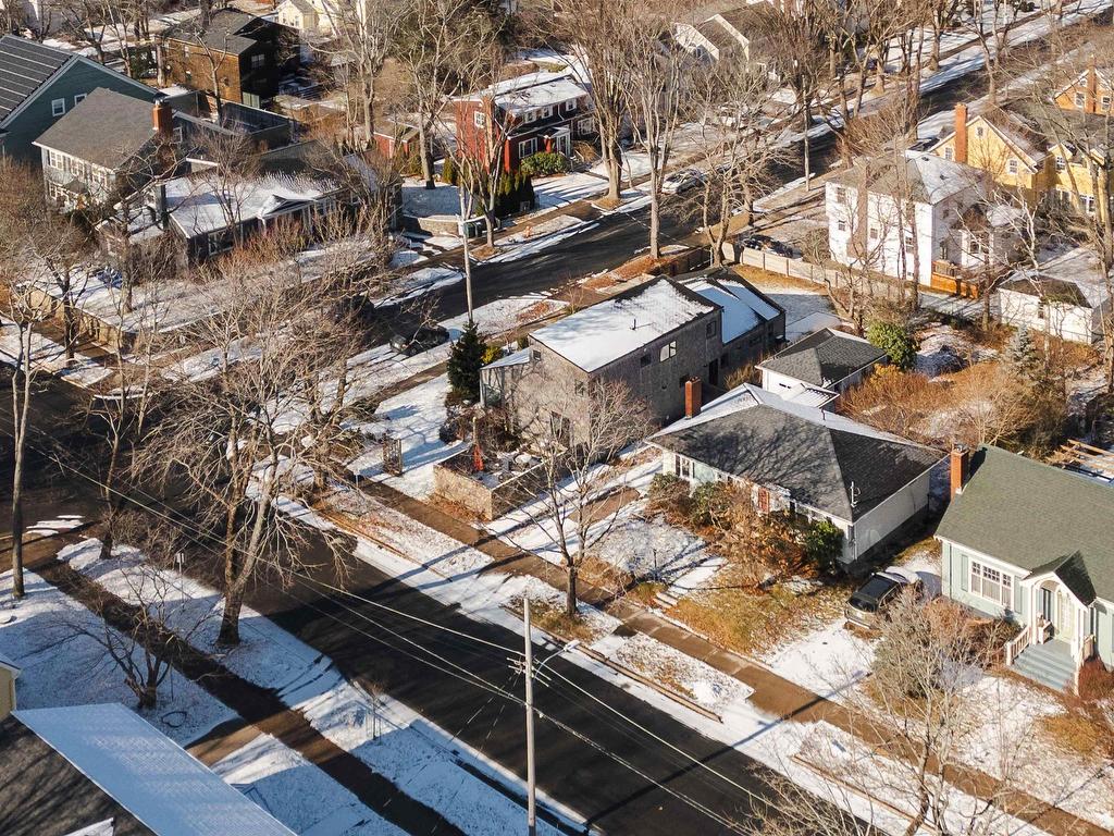 












911 Greenwood Avenue

,
Halifax,




NS
B2H 3L1

