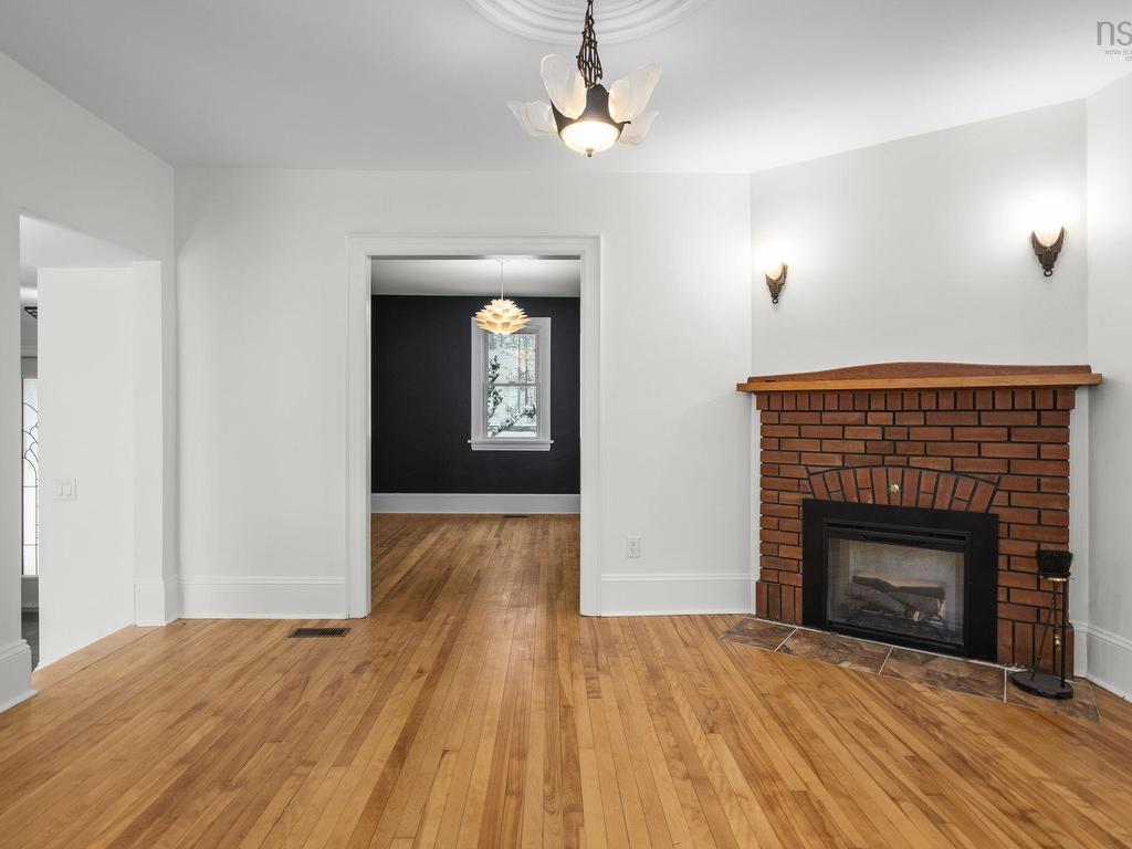 












44 DAKIN Drive

,
Halifax,




NS
B3M 2C9

