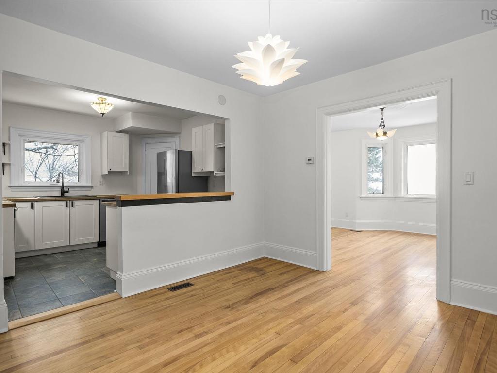 












44 DAKIN Drive

,
Halifax,




NS
B3M 2C9

