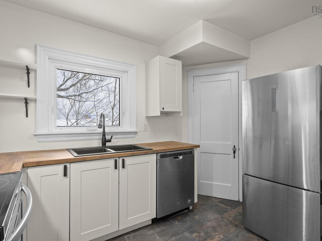 












44 DAKIN Drive

,
Halifax,




NS
B3M 2C9

