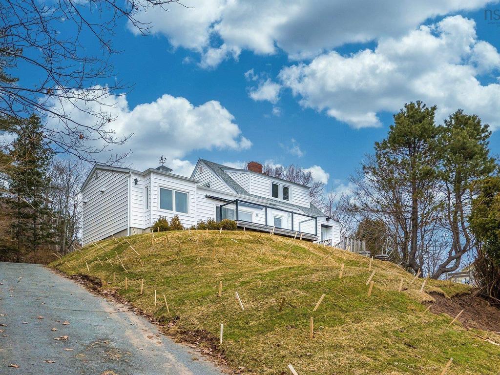 












44 DAKIN Drive

,
Halifax,




NS
B3M 2C9

