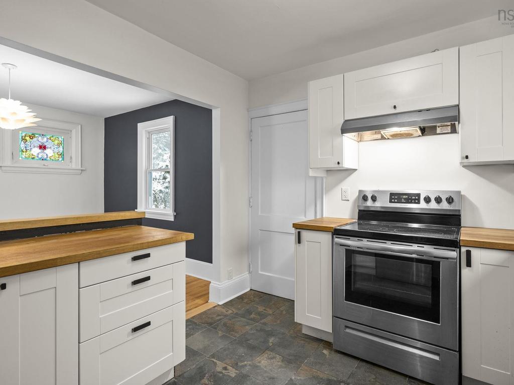 












44 DAKIN Drive

,
Halifax,




NS
B3M 2C9


