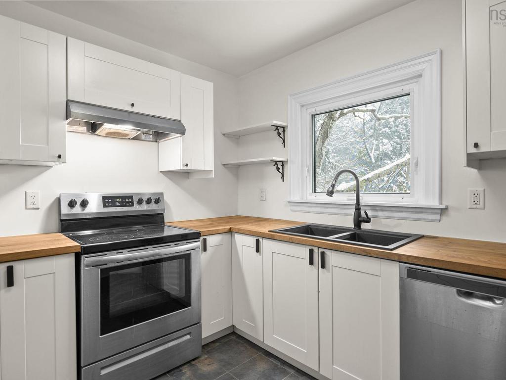 












44 DAKIN Drive

,
Halifax,




NS
B3M 2C9


