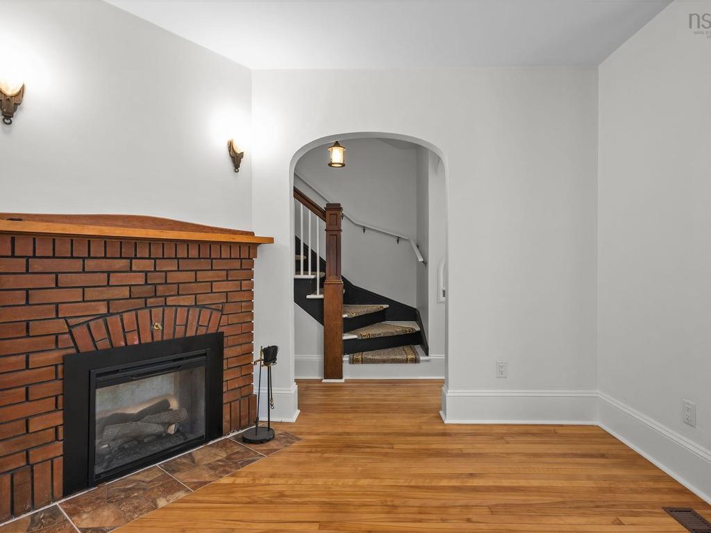 












44 DAKIN Drive

,
Halifax,




NS
B3M 2C9

