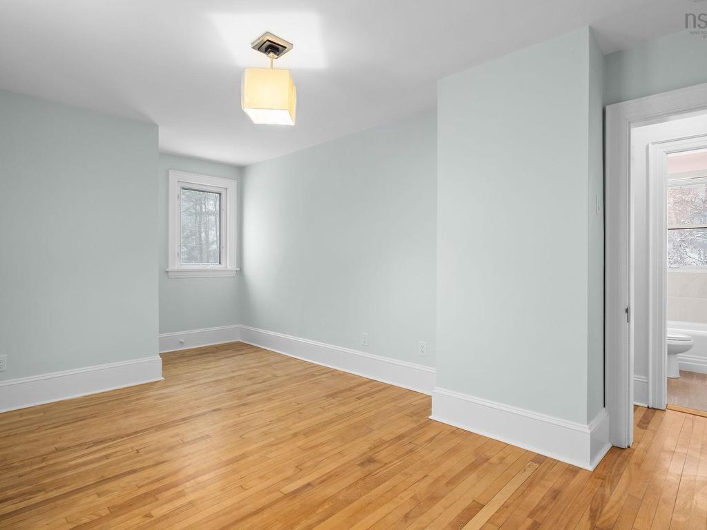 












44 DAKIN Drive

,
Halifax,




NS
B3M 2C9

