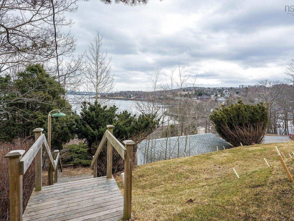 












44 DAKIN Drive

,
Halifax,




NS
B3M 2C9

