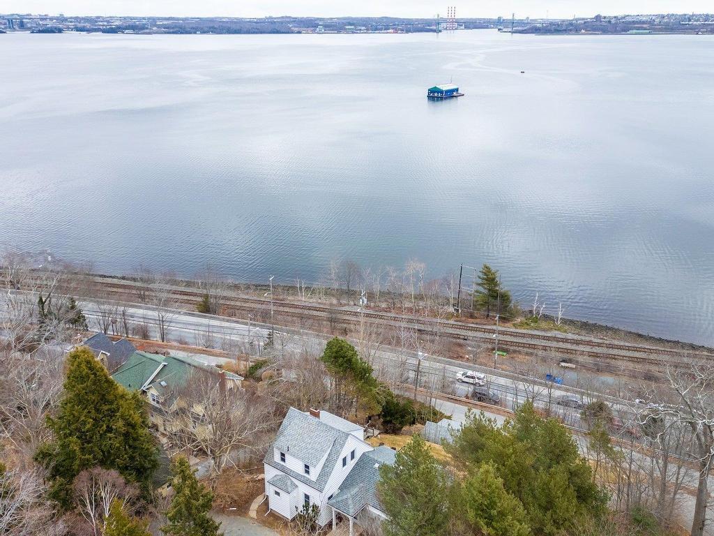 












44 DAKIN Drive

,
Halifax,




NS
B3M 2C9

