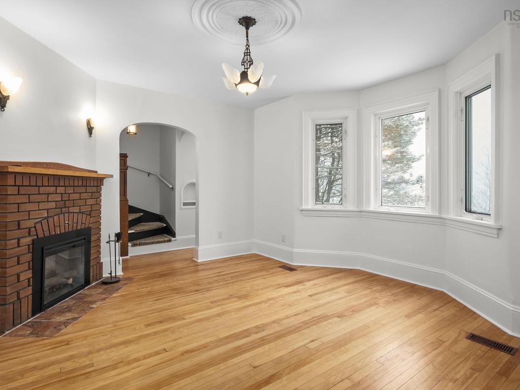 












44 DAKIN Drive

,
Halifax,




NS
B3M 2C9

