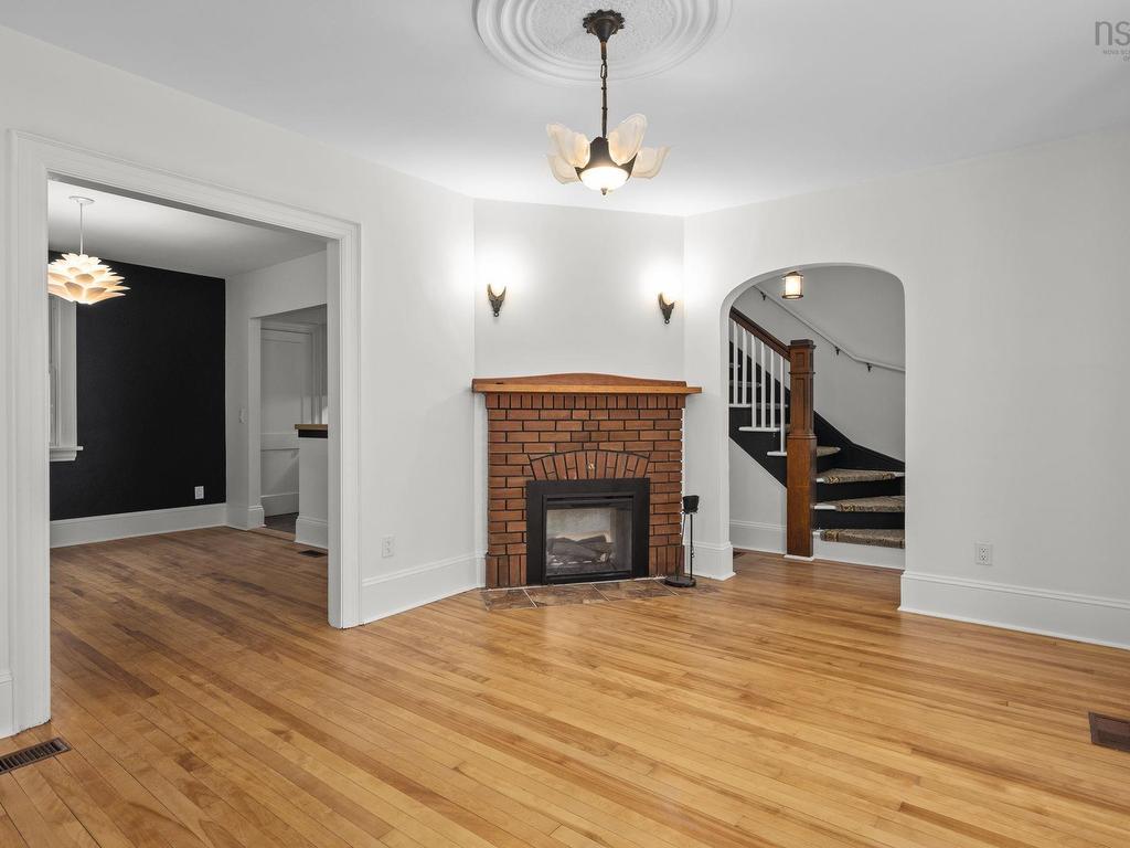 












44 DAKIN Drive

,
Halifax,




NS
B3M 2C9

