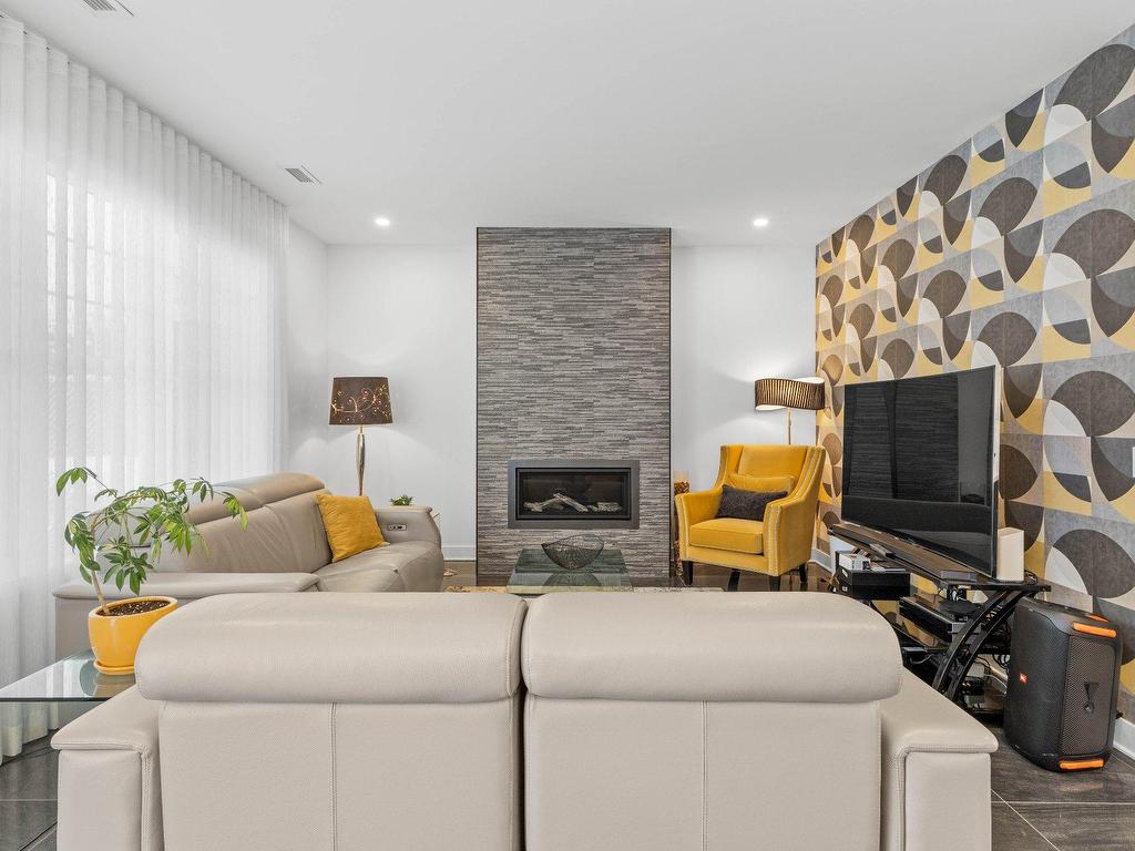 









243


Rue de l'Aigle

,
Bromont,




QC
J2L0S8

