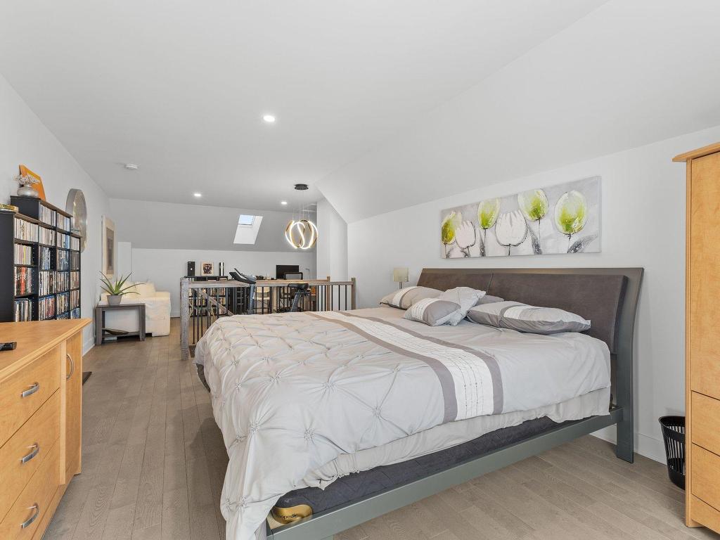 









243


Rue de l'Aigle

,
Bromont,




QC
J2L0S8

