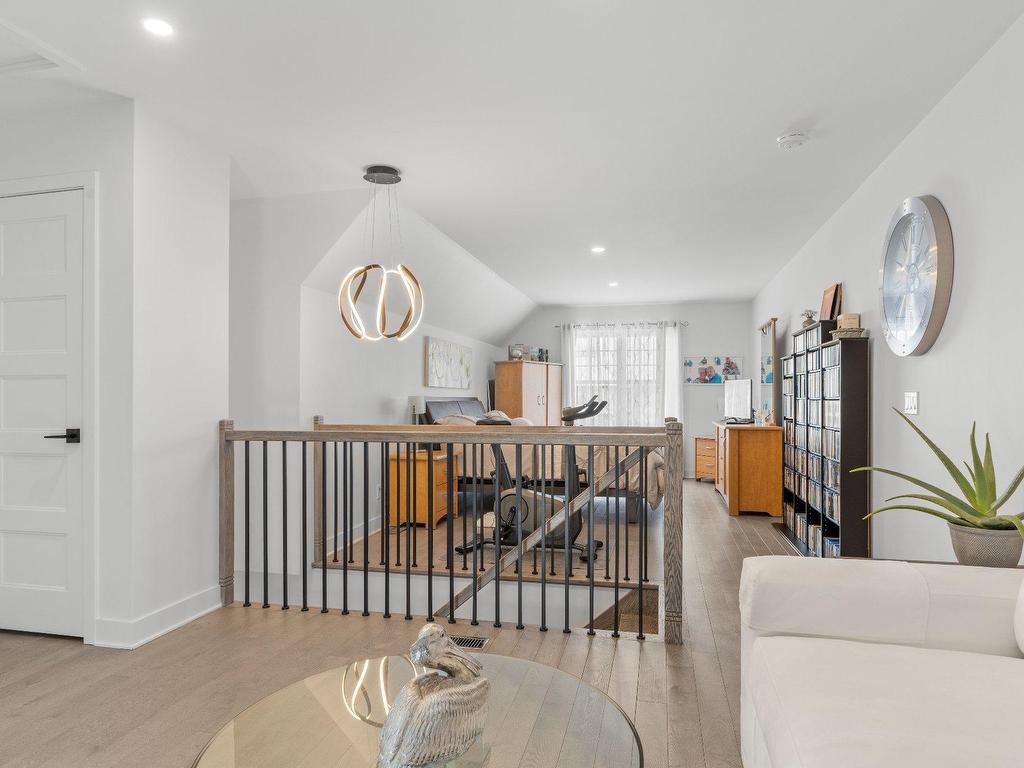 









243


Rue de l'Aigle

,
Bromont,




QC
J2L0S8

