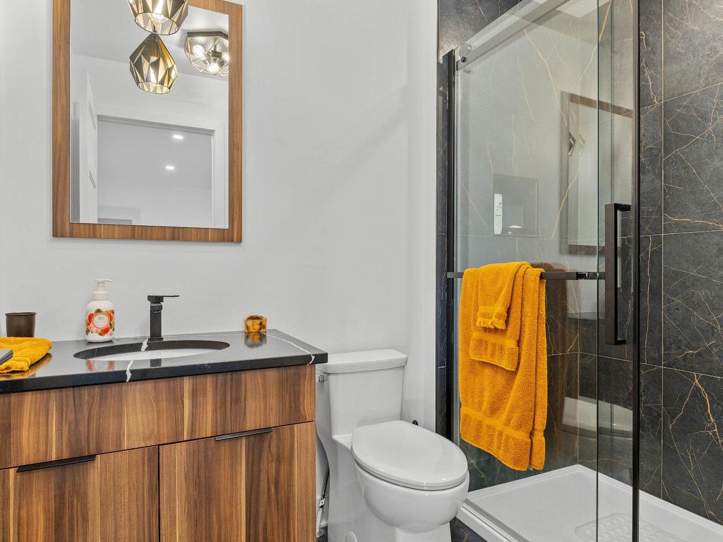 









243


Rue de l'Aigle

,
Bromont,




QC
J2L0S8

