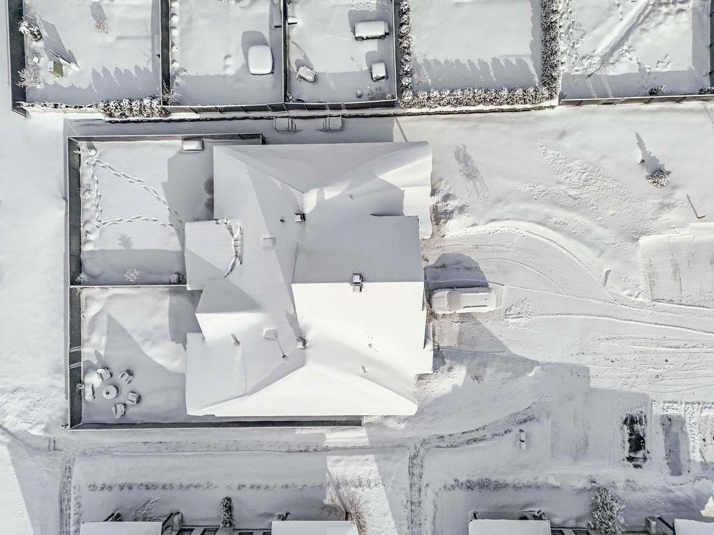 









243


Rue de l'Aigle

,
Bromont,




QC
J2L0S8


