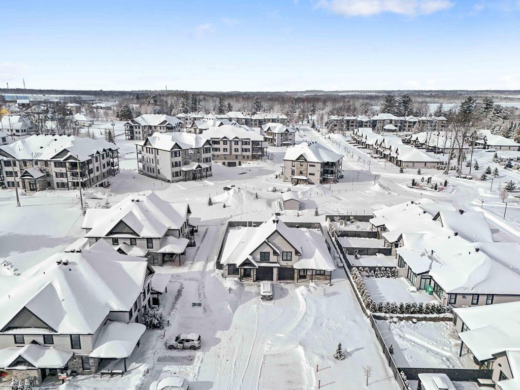 









243


Rue de l'Aigle

,
Bromont,




QC
J2L0S8

