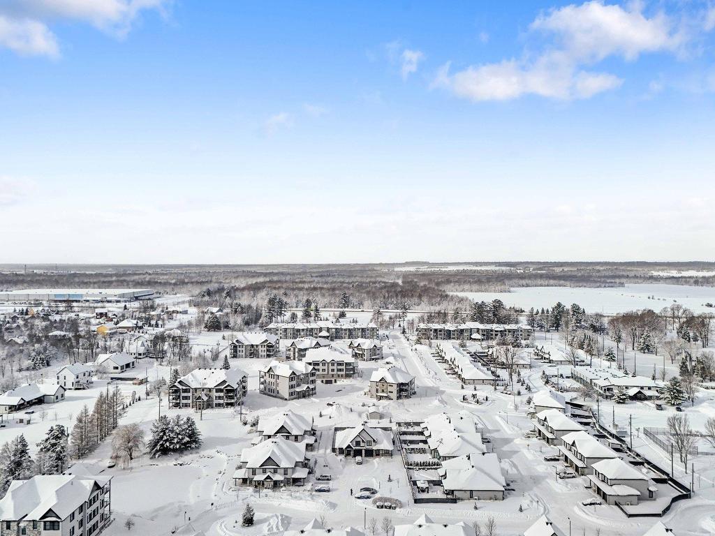 









243


Rue de l'Aigle

,
Bromont,




QC
J2L0S8

