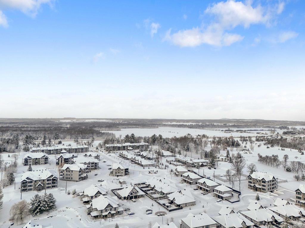 









243


Rue de l'Aigle

,
Bromont,




QC
J2L0S8

