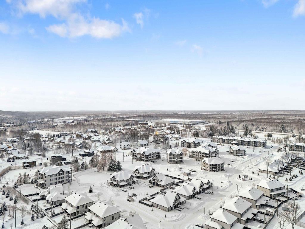 









243


Rue de l'Aigle

,
Bromont,




QC
J2L0S8

