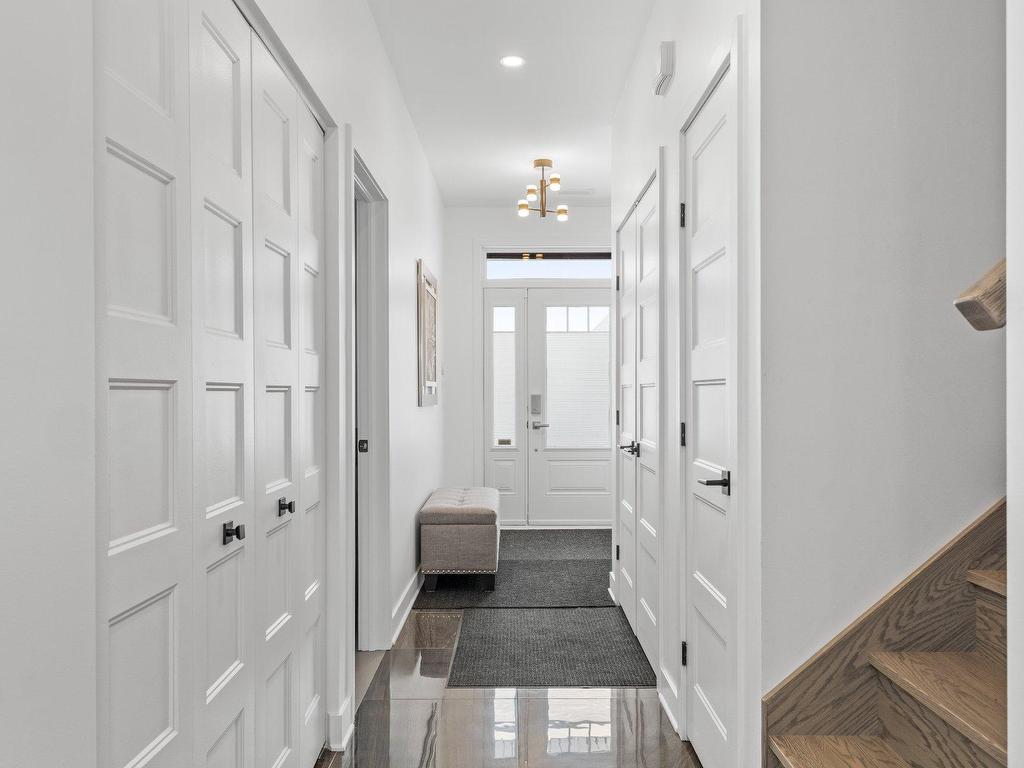 









243


Rue de l'Aigle

,
Bromont,




QC
J2L0S8

