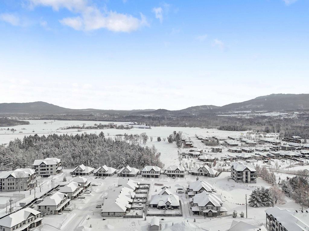 









243


Rue de l'Aigle

,
Bromont,




QC
J2L0S8

