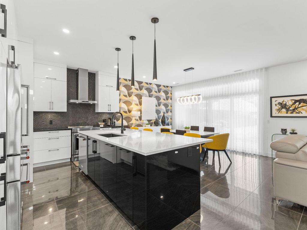 









243


Rue de l'Aigle

,
Bromont,




QC
J2L0S8


