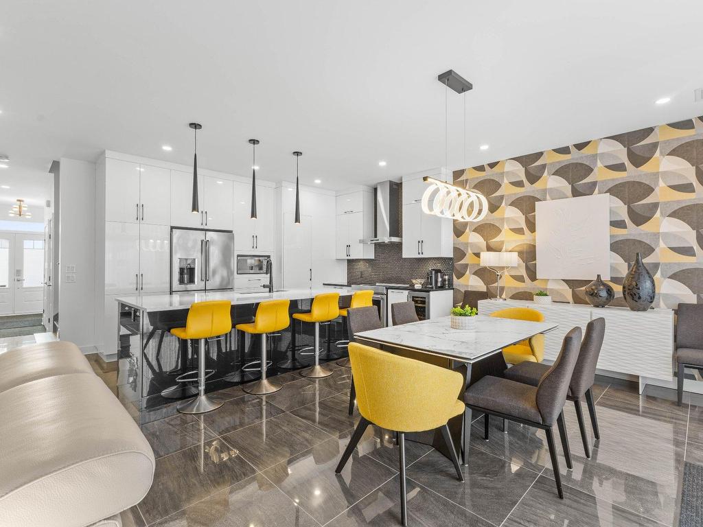 









243


Rue de l'Aigle

,
Bromont,




QC
J2L0S8

