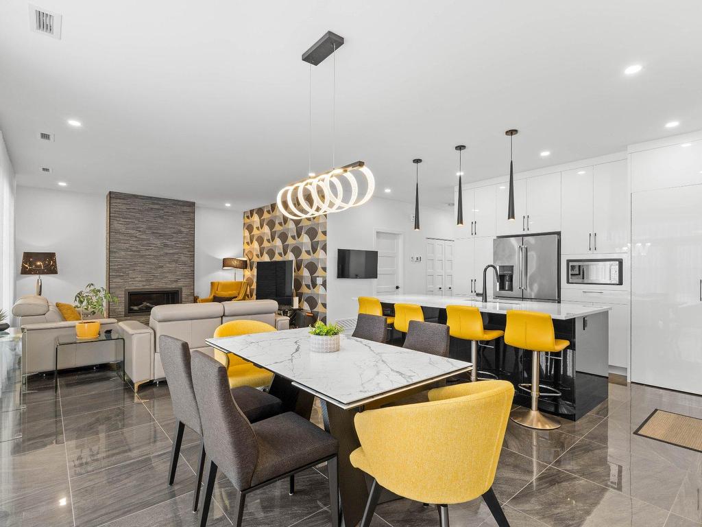 









243


Rue de l'Aigle

,
Bromont,




QC
J2L0S8

