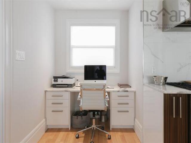 












545 Young Avenue

,
Halifax,




NS
B3H 2V4

