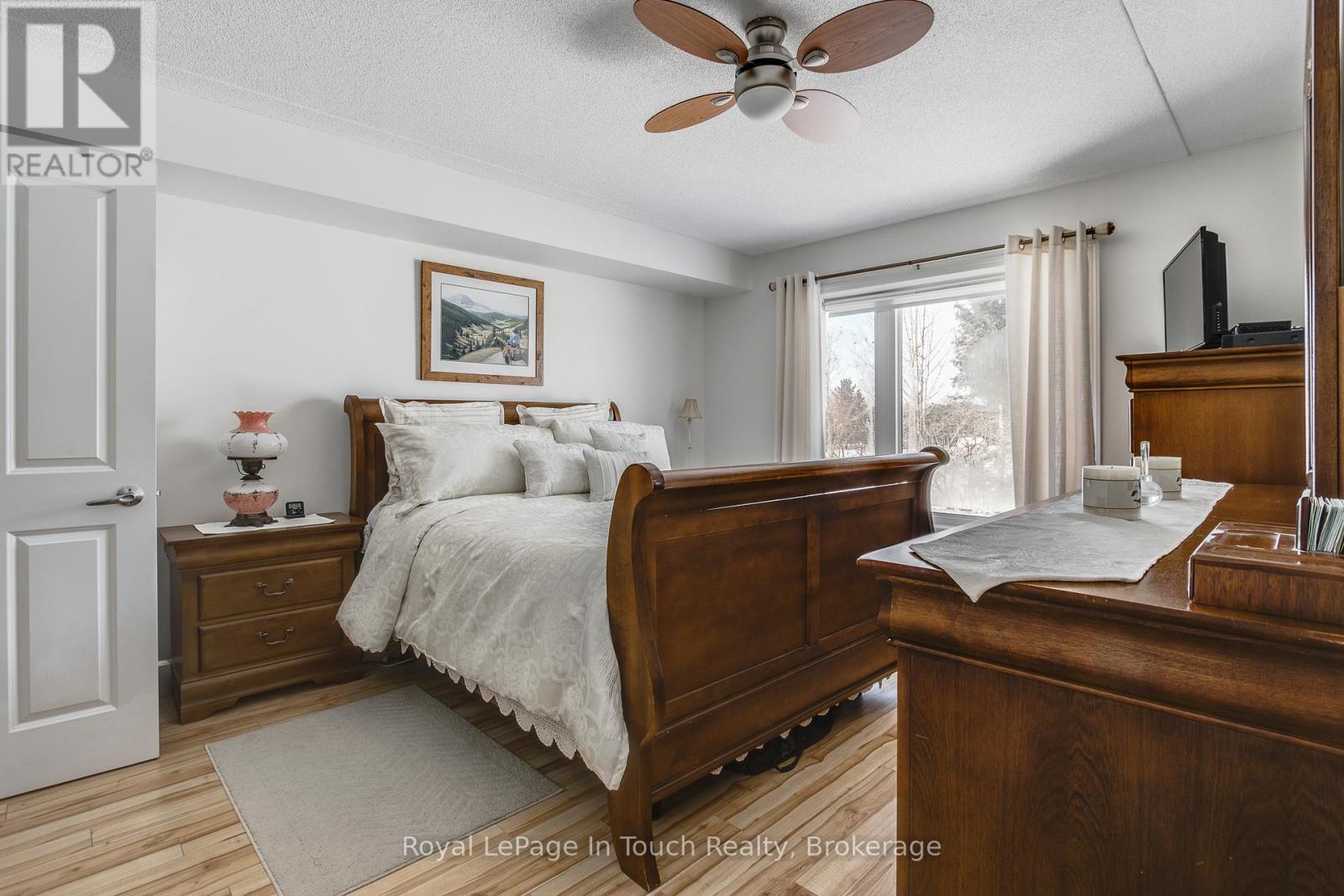 












315 - 333 LAFONTAINE ROAD W

,
Tiny,




Ontario
L9M0H1

