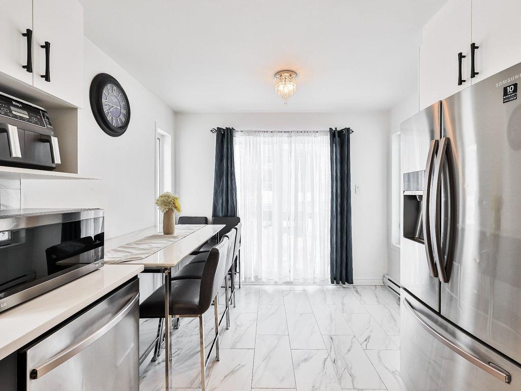 









761


Rue des Moissons

,
Saint-Lin/Laurentides,




QC
J5M0J1


