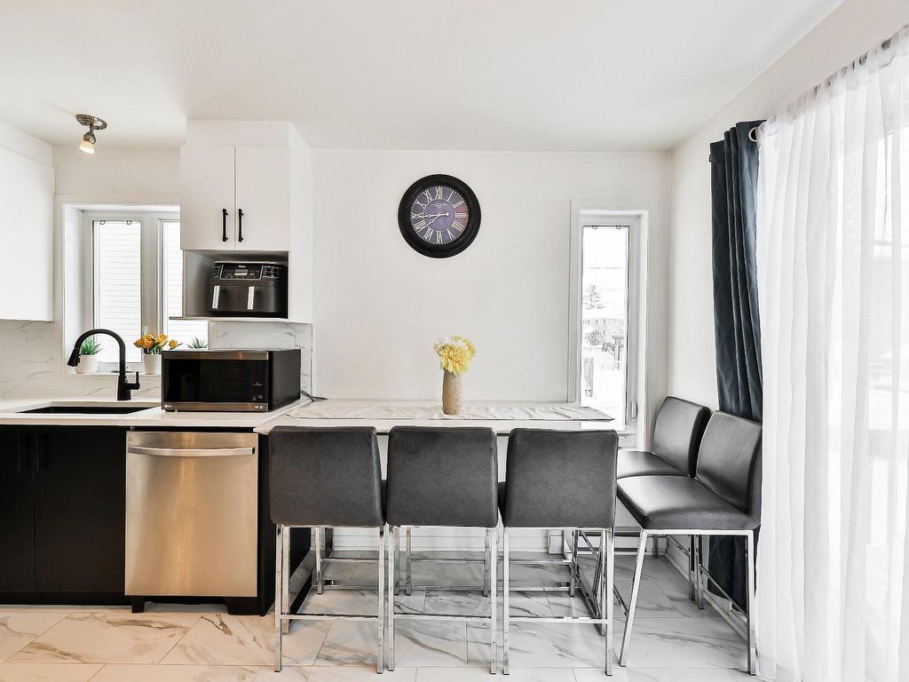 









761


Rue des Moissons

,
Saint-Lin/Laurentides,




QC
J5M0J1

