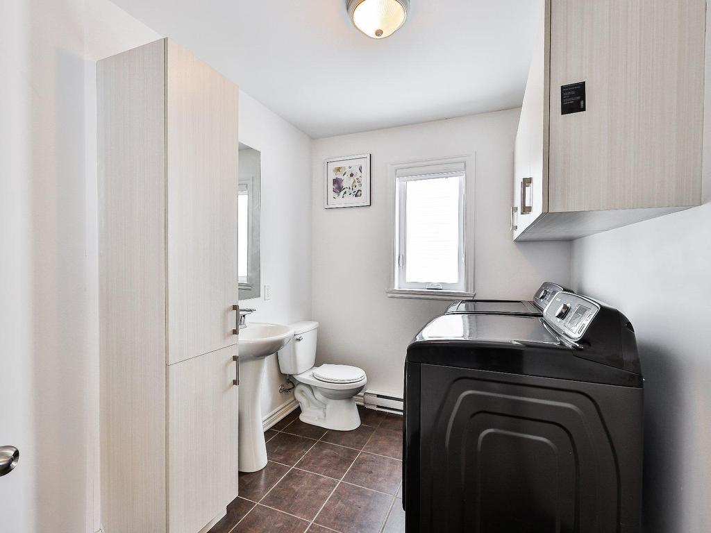 









761


Rue des Moissons

,
Saint-Lin/Laurentides,




QC
J5M0J1

