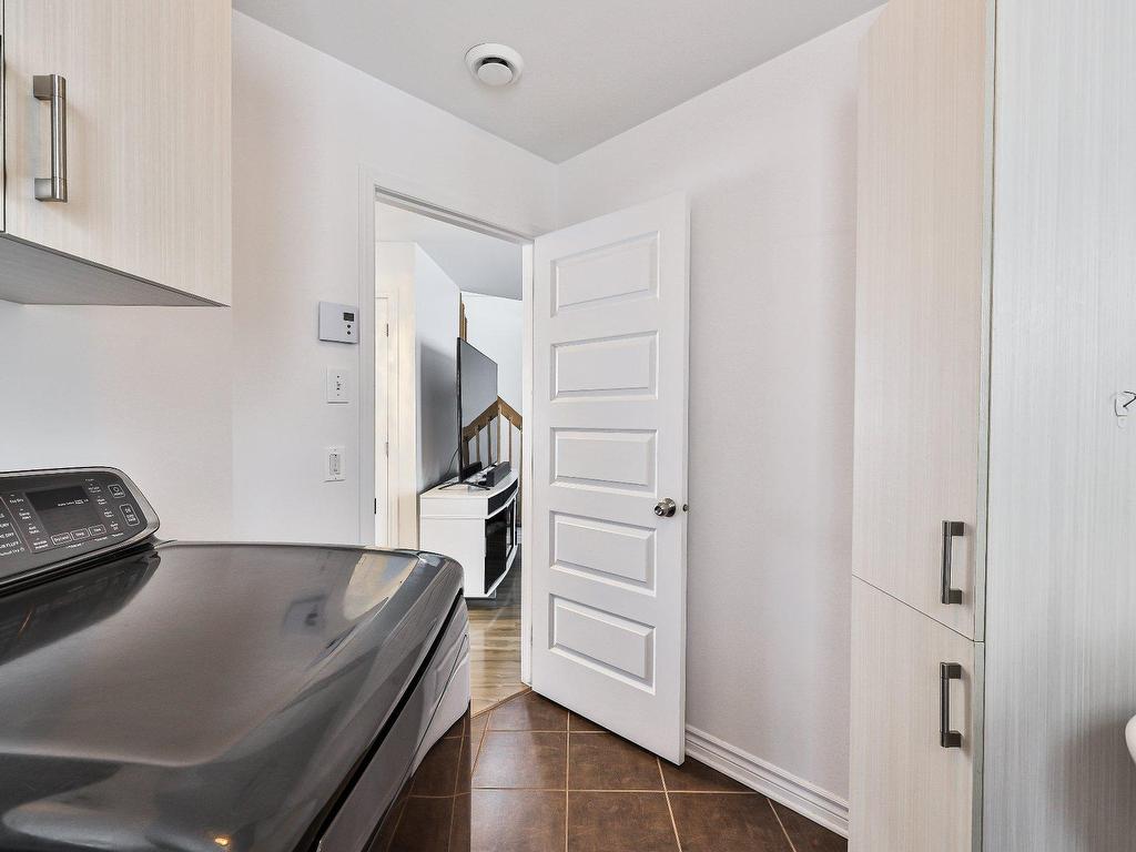 









761


Rue des Moissons

,
Saint-Lin/Laurentides,




QC
J5M0J1

