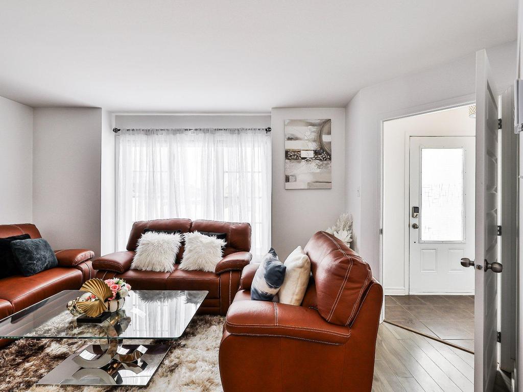 









761


Rue des Moissons

,
Saint-Lin/Laurentides,




QC
J5M0J1

