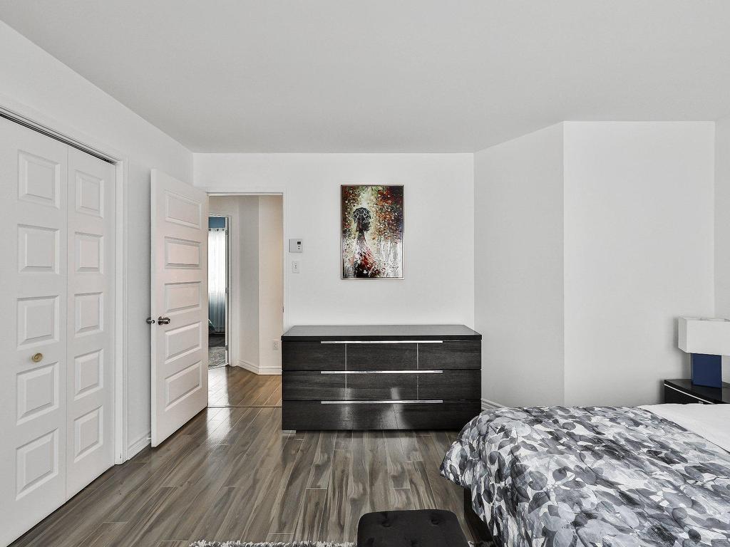 









761


Rue des Moissons

,
Saint-Lin/Laurentides,




QC
J5M0J1

