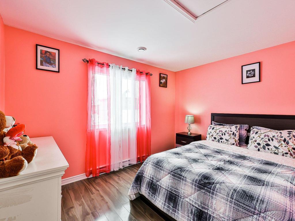 









761


Rue des Moissons

,
Saint-Lin/Laurentides,




QC
J5M0J1

