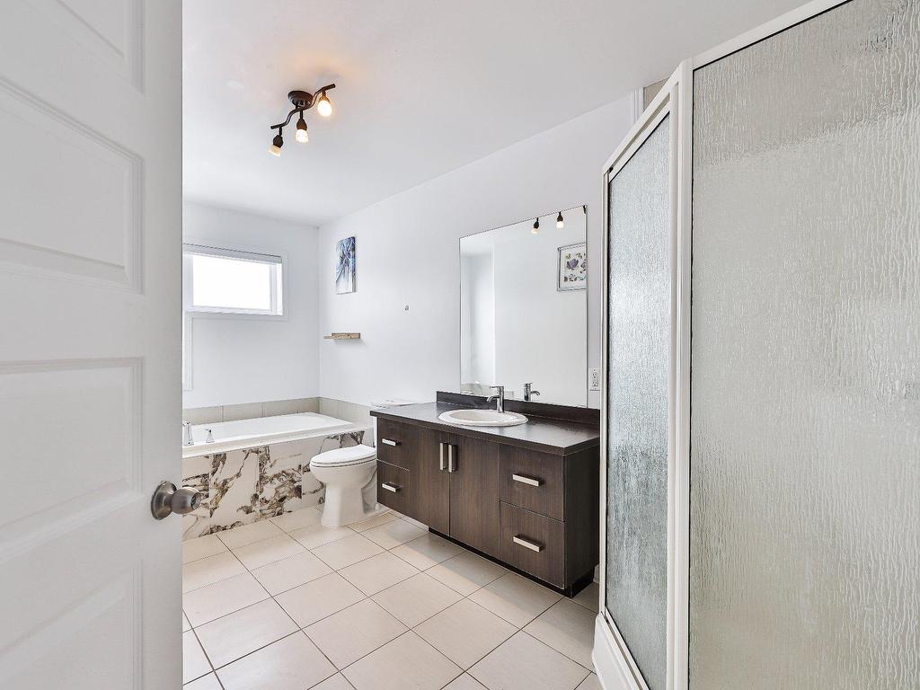 









761


Rue des Moissons

,
Saint-Lin/Laurentides,




QC
J5M0J1

