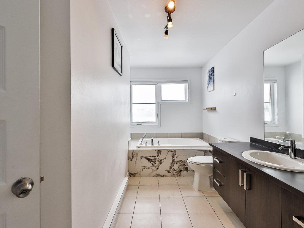 









761


Rue des Moissons

,
Saint-Lin/Laurentides,




QC
J5M0J1


