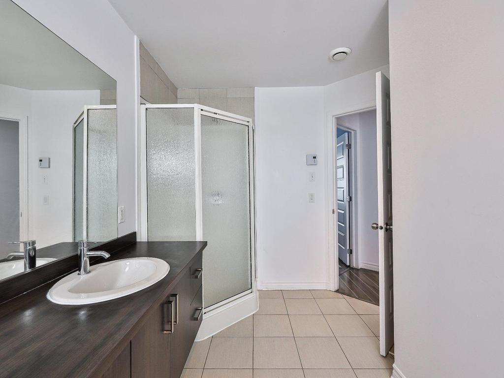 









761


Rue des Moissons

,
Saint-Lin/Laurentides,




QC
J5M0J1

