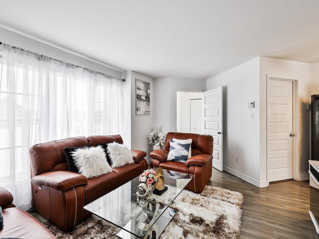 









761


Rue des Moissons

,
Saint-Lin/Laurentides,




QC
J5M0J1


