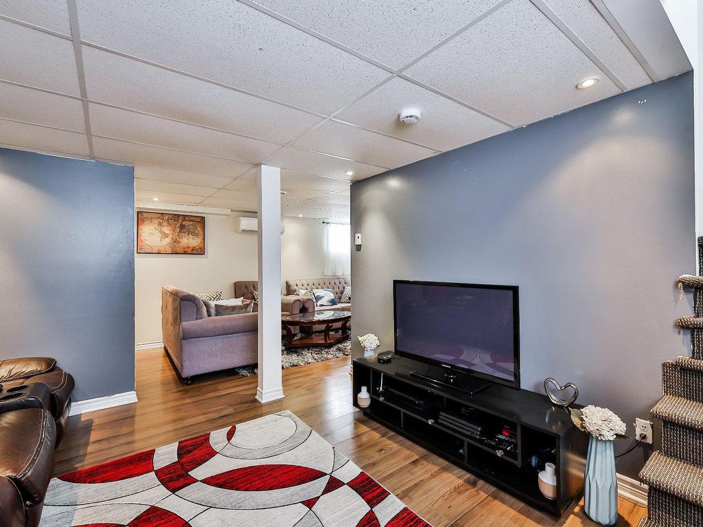 









761


Rue des Moissons

,
Saint-Lin/Laurentides,




QC
J5M0J1

